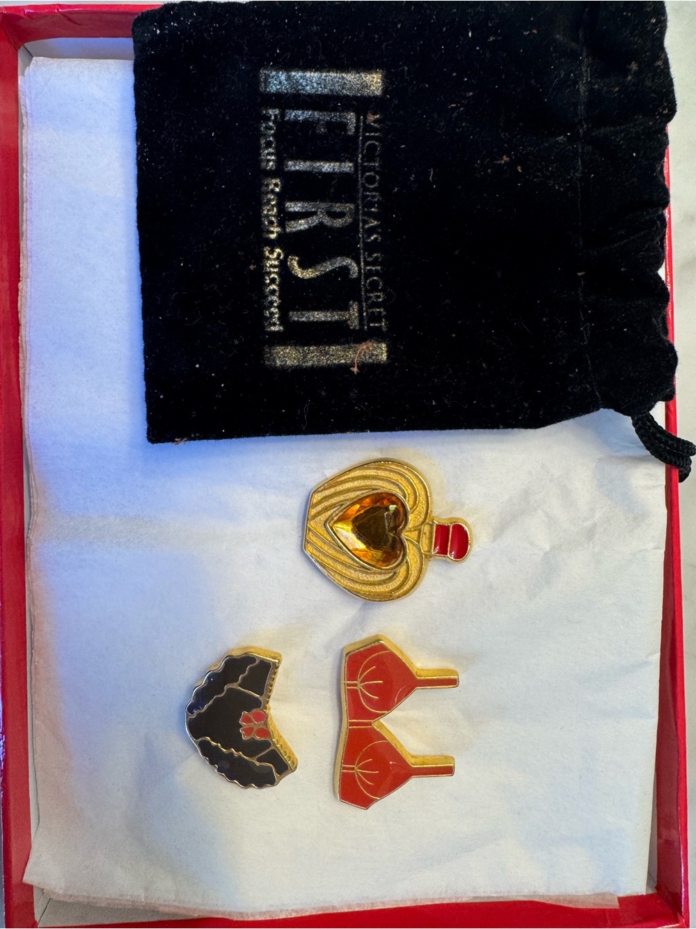 Rare Victoria’s Secret 90’s Employee Pin Set with Bag